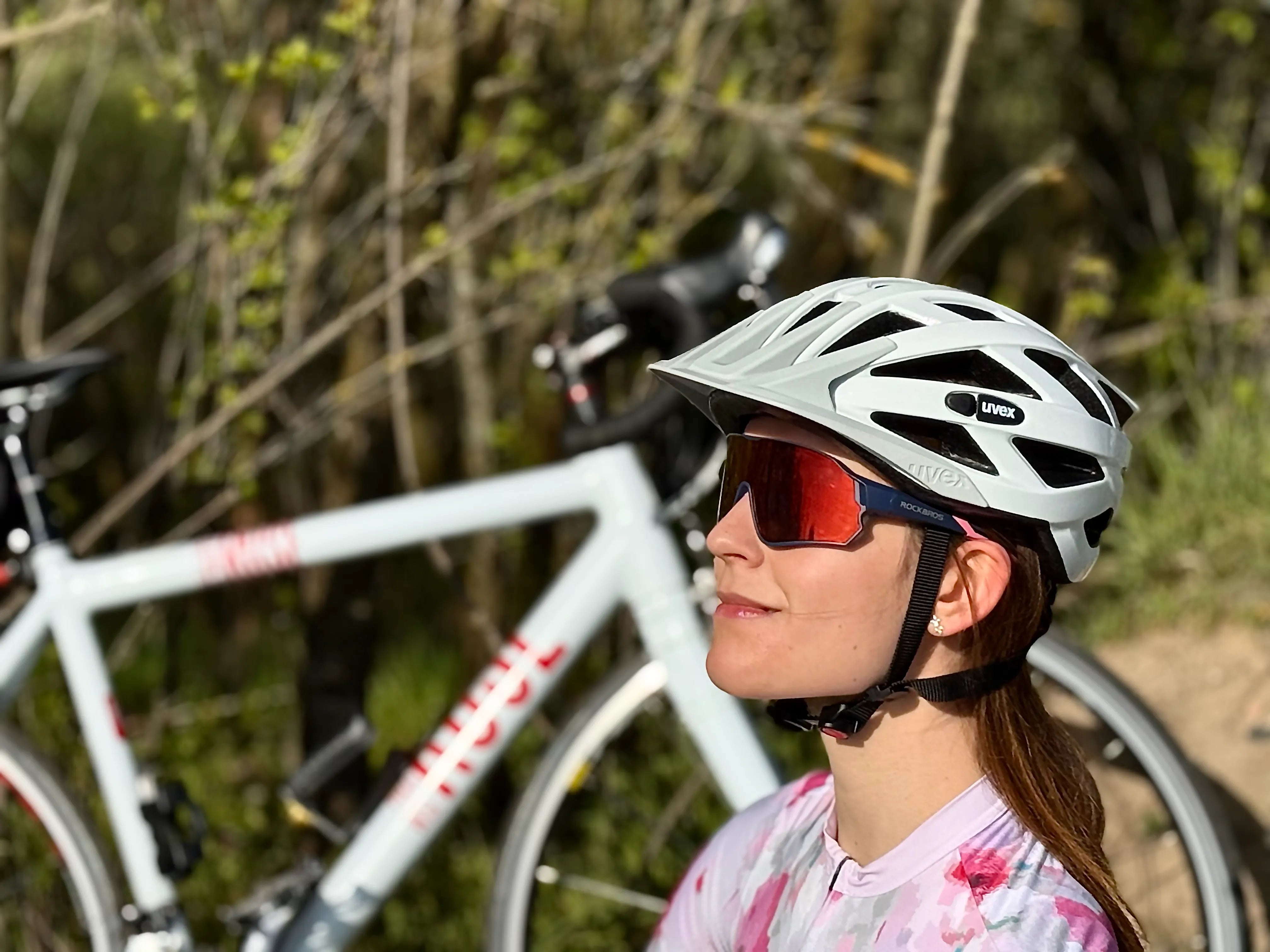 Fahrradbrille Sommer: Worauf kommt es bei Sonne, UV Schutz und klarer Sicht an?