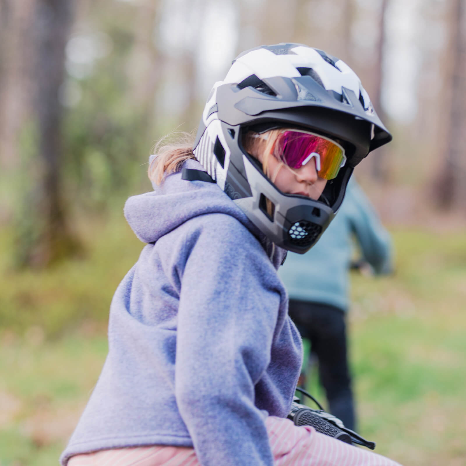 ROCKBROS Kinderhelm BMX MTB Downhill Helm mit Abnehmbarem Kinnschutz und Krempe - ROCKBROS-EU