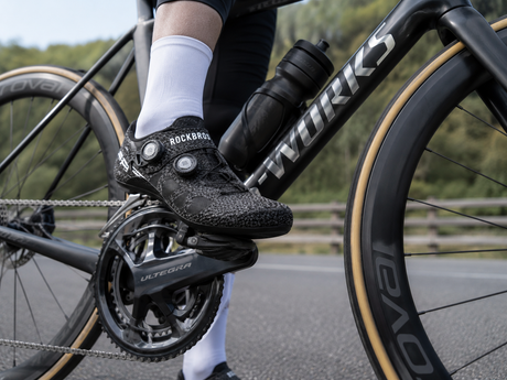 Warum "schuhlose Klickschuhe" (Flat-Pedal-Schuhe) die beste Investition für Rennrad- und MTB-Einsteiger sind